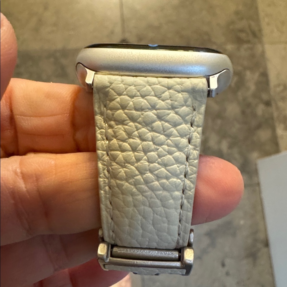 Apple Smartwatch band with Cream Band - Picture 5 of 8